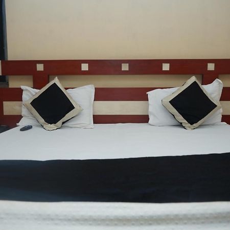 Hotel Nirmal Palace Kanpur Dış mekan fotoğraf