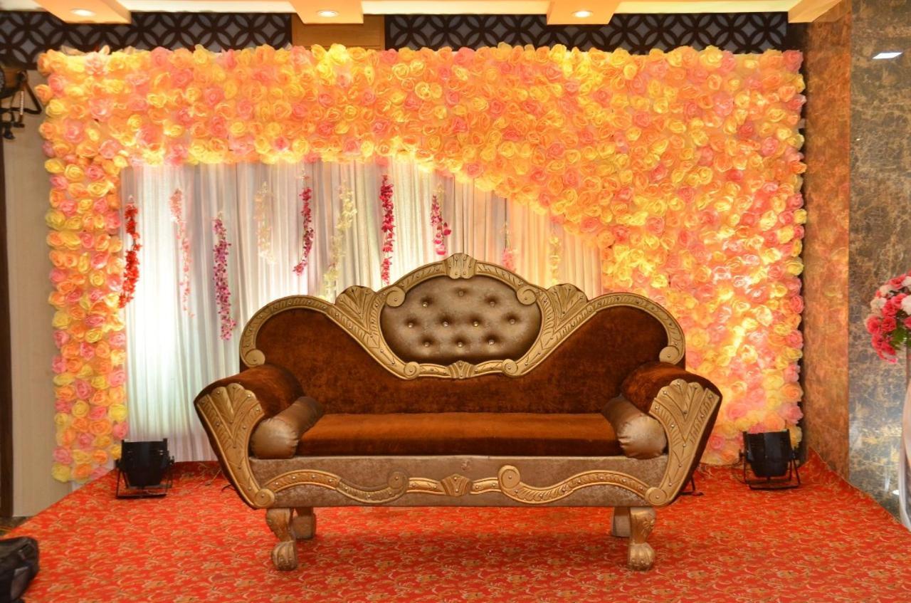 Hotel Nirmal Palace Kanpur Dış mekan fotoğraf