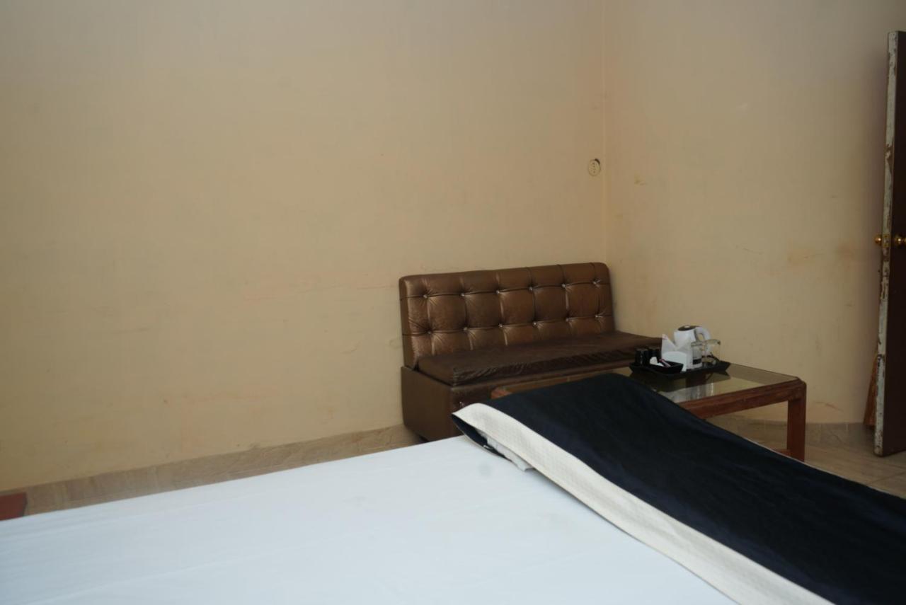 Hotel Nirmal Palace Kanpur Dış mekan fotoğraf