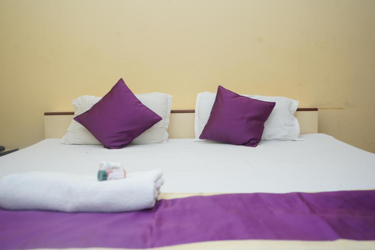 Hotel Nirmal Palace Kanpur Dış mekan fotoğraf